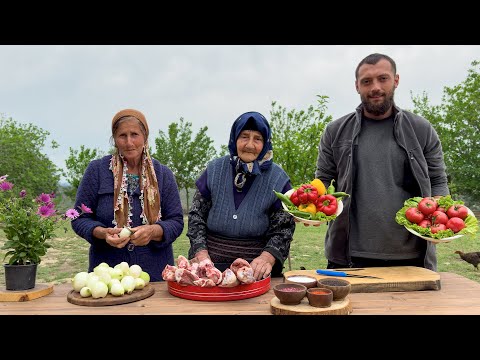Видео: Бабушка готовит аппетитное блюдо с изюмом | Сельская бабушка | Загородная жизнь Кавказа