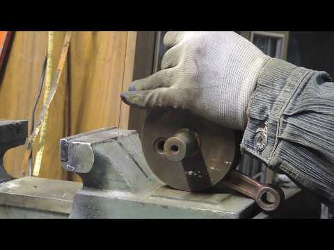 Видео: как Я в гаражных  условиях с помощью молотка и тисков  разобрал коленвал от ИЖ Юпитера