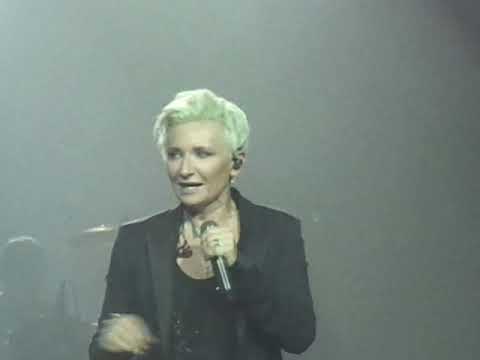 Видео: Диана Арбенина рассказывает про багажник (Ярославль, 12.12.2021)