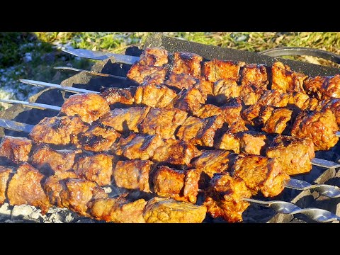 Видео: ШАШЛЫК, который ТАЕТ ВО РТУ! НЕОБЫЧНОЕ МЯСО и ПРАВИЛЬНЫЙ МАРИНАД!