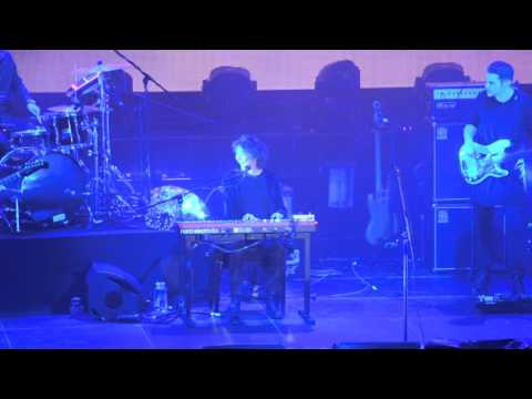 Видео: Земфира - Бесконечность. Live Омск 4.02.2016 "Маленький человек"