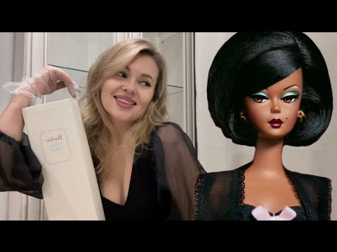 Видео: Silkstone Barbie обзор 🖤 Моя первая силкстоун🖤 впервые даю имя и придумываю историю для куклы🖤