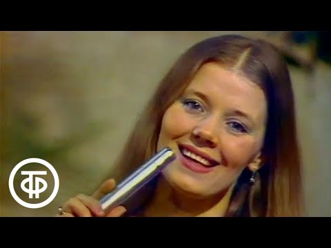 Видео: Людмила Сенчина "Полевые цветы". Притяжение земли. "Космический" огонек (1983)