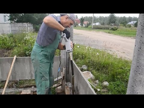 Видео: Установка железобетонного забора ч.10