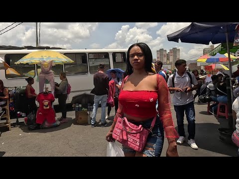 Видео: Такова жизнь в столице Венесуэлы Каракасе 🇻🇪