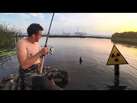 Видео: Рыбалка в Чернобыльской зоне! [2-Часть] Строим мостик,рыбачим с мостика.