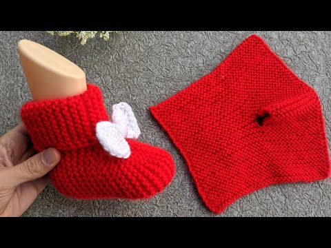 Видео: Вязаные детские пинетки с декоративным бантом