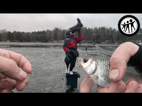 Видео: Первый лед!  Как не намочить сапожки? Супер рыбалка!