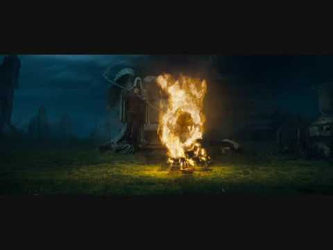 Видео: тень на стене