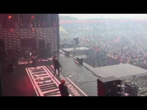 Видео: Нашествие - Алиса. Падение Кинчева на сцене