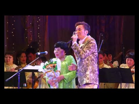 Видео: Ырыа Саарын 2012 сыллаахха буолбут айар киэһэтэ/Режиссер Амгалена Барашкова.