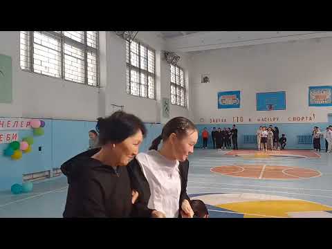 Видео: АТА-ЭНЕЛЕР МЕКТЕБИ.  Ата-энелер окуучуларым менен бирдикте спорттук оюн.  Өспүрүмдөрдүн коомдошуусу