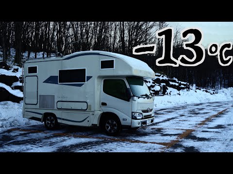 Видео: [Субтитры] Автомобильный кемпинг в условиях экстремального холода и впечатляющих ледяных деревьев
