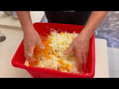 Видео: САМЫЙ ПРОСТОЙ рецепт КВАШЕНОЙ Капусты# БЫСТРО, ПОЛЕЗНО # Sauerkraut fermentierten