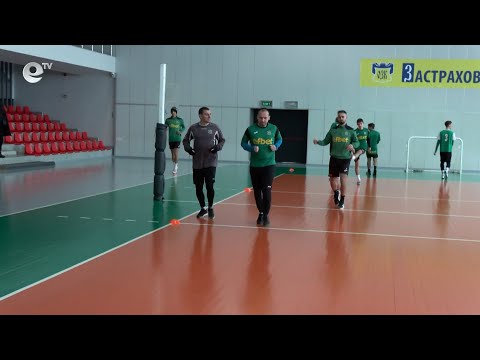 Видео: Сложната зимна обстановка принуди ФК "Родопа" Смолян да влезе в зала