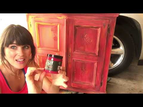 Видео: Как состарить мебель водой