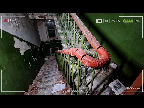 Видео: В подвале заброшенного дома нашли дверь закрытую 20 лет. Здесь пропала группа подростков