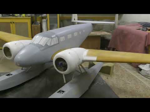 Видео: Beechcraft Model 18 Постройка самолета на радиоуправлении. (Фильм 8 Мотогондолы )