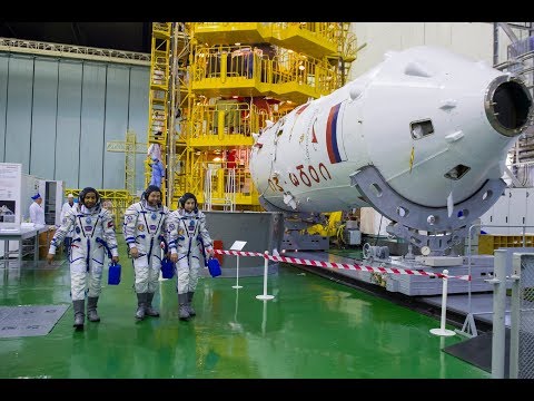 Видео: Первая «примерка» корабля «Союз МС-15»