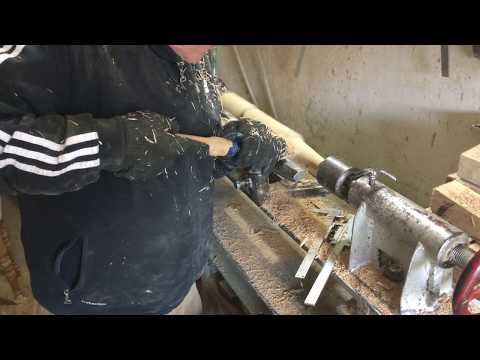 Видео: Точение на Токарном Станке. Фигурная Ножка для Табуретки за 4 Минуты!