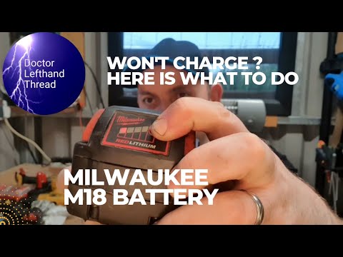 Видео: Аккумулятор Milwaukee M18, мигает один индикатор, не заряжается #milwaukee #электроинструменты #р...