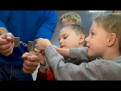 Видео: Лёша, Ваня и Витя ищут родителей