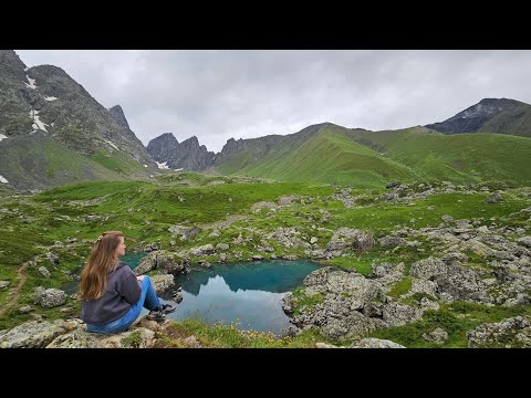 Видео: Лучшее место Грузии-озёра Абуделаури. Поход из Рошки