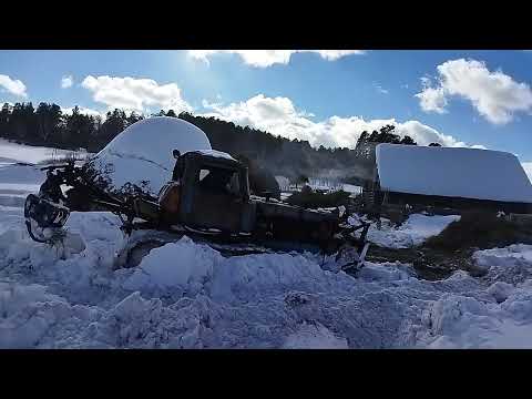 Видео: старый богатырь и огромный стог