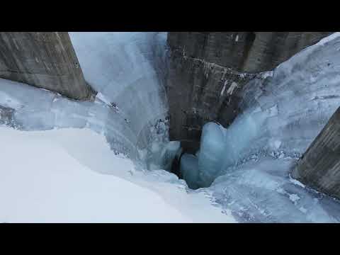 Видео: #27. Дальнегорск. Ныряем в водосброс Горбушинского водохранилища. 16.01.2022г.