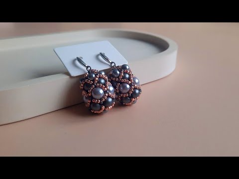 Видео: Сережки из бисера и бусин. МК . Серьги "Фаберже"