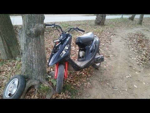 Видео: Honda Dio vs Yamaha Jog | Какой скутер/мопед лучше ?