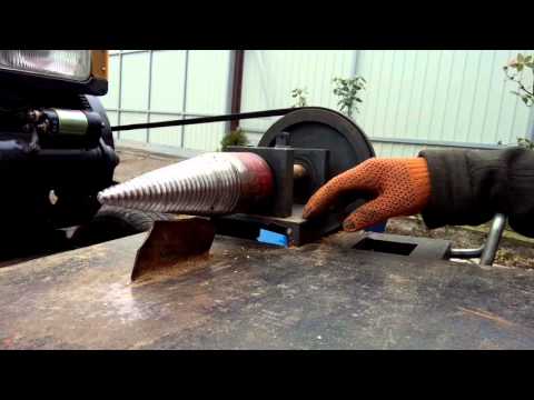 Видео: Дровокол на мототрактор,крепление.