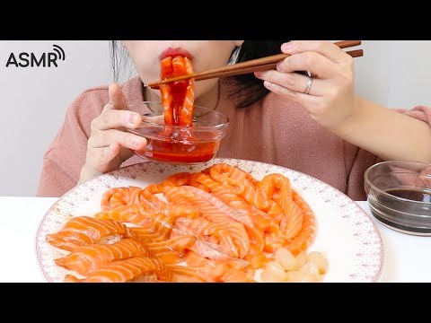 Видео: Лососевая лапша ест ASMR _ Realsound Mukbang есть шоу