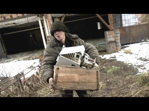 Видео: ДОКАТИЛСЯ! ТАСКАЮ МЕТАЛЛ С ФЕРМ И ПОЛЕЙ, И ОН МЕНЯ КОРМИТ! Gold Hunter B75