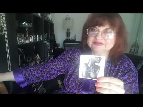 Видео: ОБЗОР НОВОГО АРОМАТА BILLIE EILISH , Eilish No 2 Billie Eilish PERFUME,БОЛТАЛКА, НОТА МАКА, АРОМАТАХ