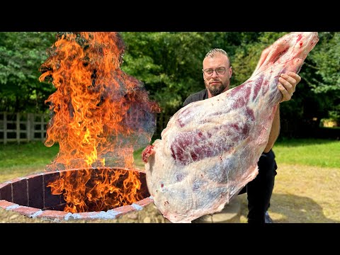 Видео: ГИГАНТСКОЕ БЕДРО БОЕВОГО БЫКА! 43 кг мяса за 12 часов в подземной печи!