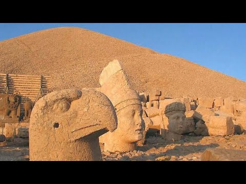 Видео: 🪨🗻Немрут-гора в Месопотамии (часть 1): 300.000 тонн фракционного щебня и истуканы на вершине мира...