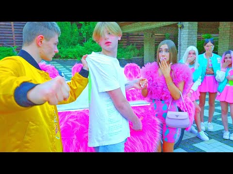 Видео: Романтична среща и първата целувка на Даяна ❤️ Хитрият план и трикове на бившето гадже| @leididayana