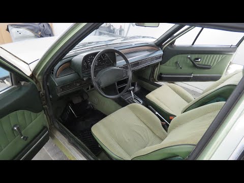 Видео: Audi 100 C2 Coupe 1978 г. Отчет №8. Замена торпеды. Сборка салона.