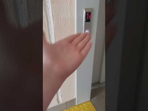 Видео: Гомельский лифт в самом конце застрял