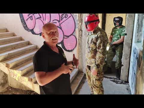 Видео: Будь готов всегда. Нападение в подъезде. В. Н.Крючков