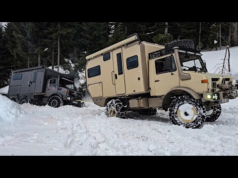 Видео: 2 КЕМПЕРА UNIMOG ЗАТОНУЛИ | СЛОЖНЫЕ МОМЕНТЫ В ГЛУБОКОМ СНЕГУ!
