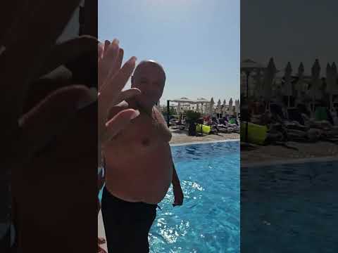 Видео: Бассейн и Pool bar в отеле Sol Luna Bay