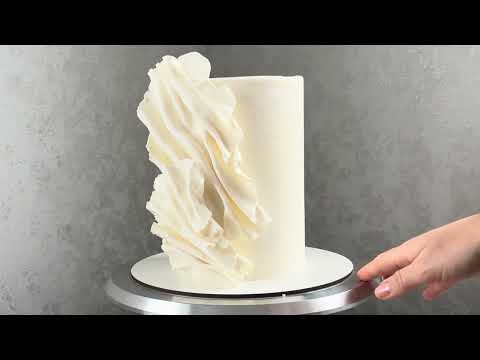 Видео: Рецепт бюджетного крему для фальш-ярусів, а також ніжний декор із мастики 🤍