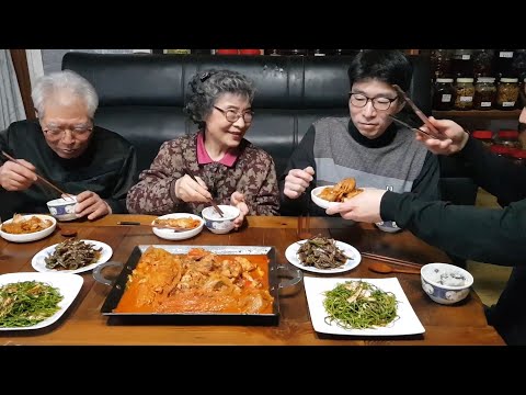Видео: Суп с жареной курицей кимчи мукбанг, намульчим, жаркое из анчоусов с красным перцем