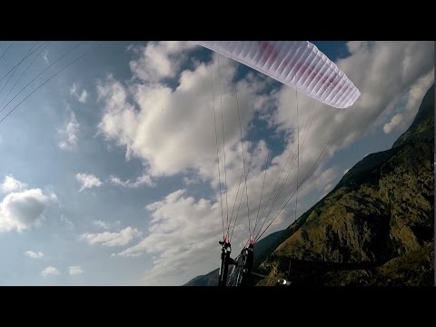 Видео: Емона - вр.Ком преминат за пръв път чрез летене с парапланер и ходене пеша (Hike&Fly)