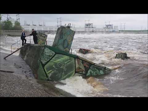 Видео: Весенний холостой сброс воды на Камской ГЭС 2020. Затопило "черепаху".