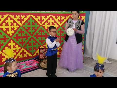 Видео: "Тақия тастамақ"  ұлттық ойын. "Еркетай" МАД тобы
