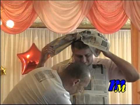 Видео: Игра с папами  Кто скорее оденет дочку в школу