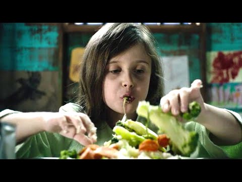 Видео: 16 лет отец кормил дочь только овощами, чтобы она не превратилась в монстра